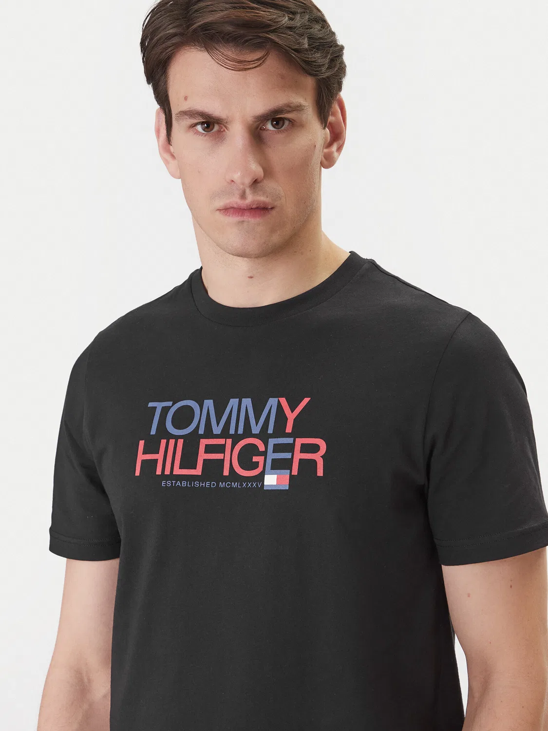 Мужская футболка стандартного кроя Brand Love Big Text Tommy Hilfiger, черный — фото 4