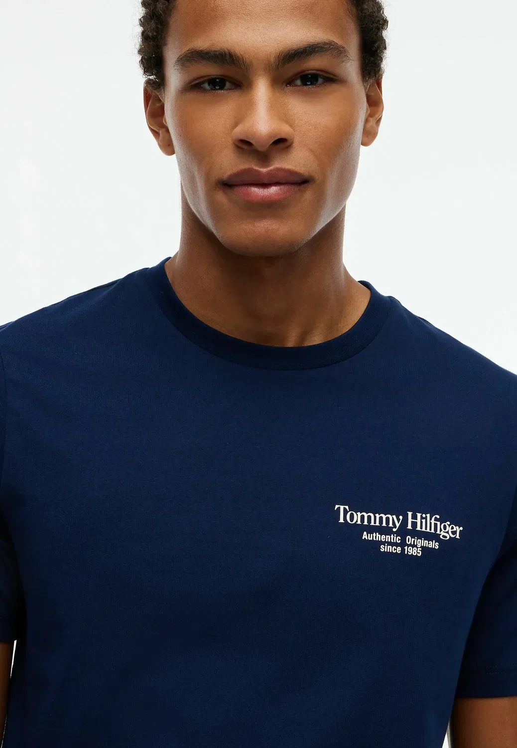 Футболка с круглым вырезом и логотипом на спине - футболка с принтом Tommy Hilfiger, Carbon Navy — фото 4