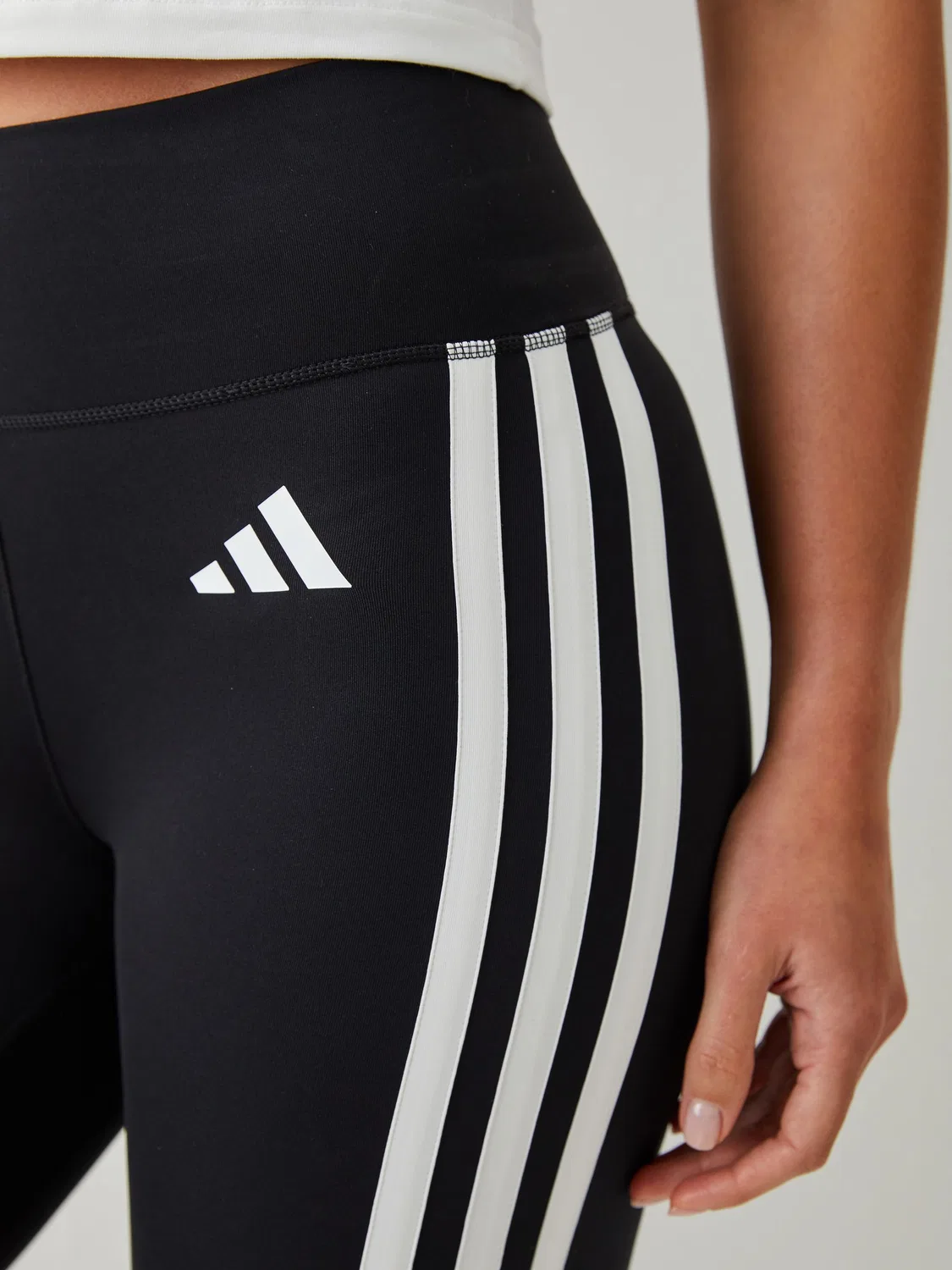 Леггинсы Optime Essentials Workout 3-Stripes 3/4 adidas, черный — фото 4