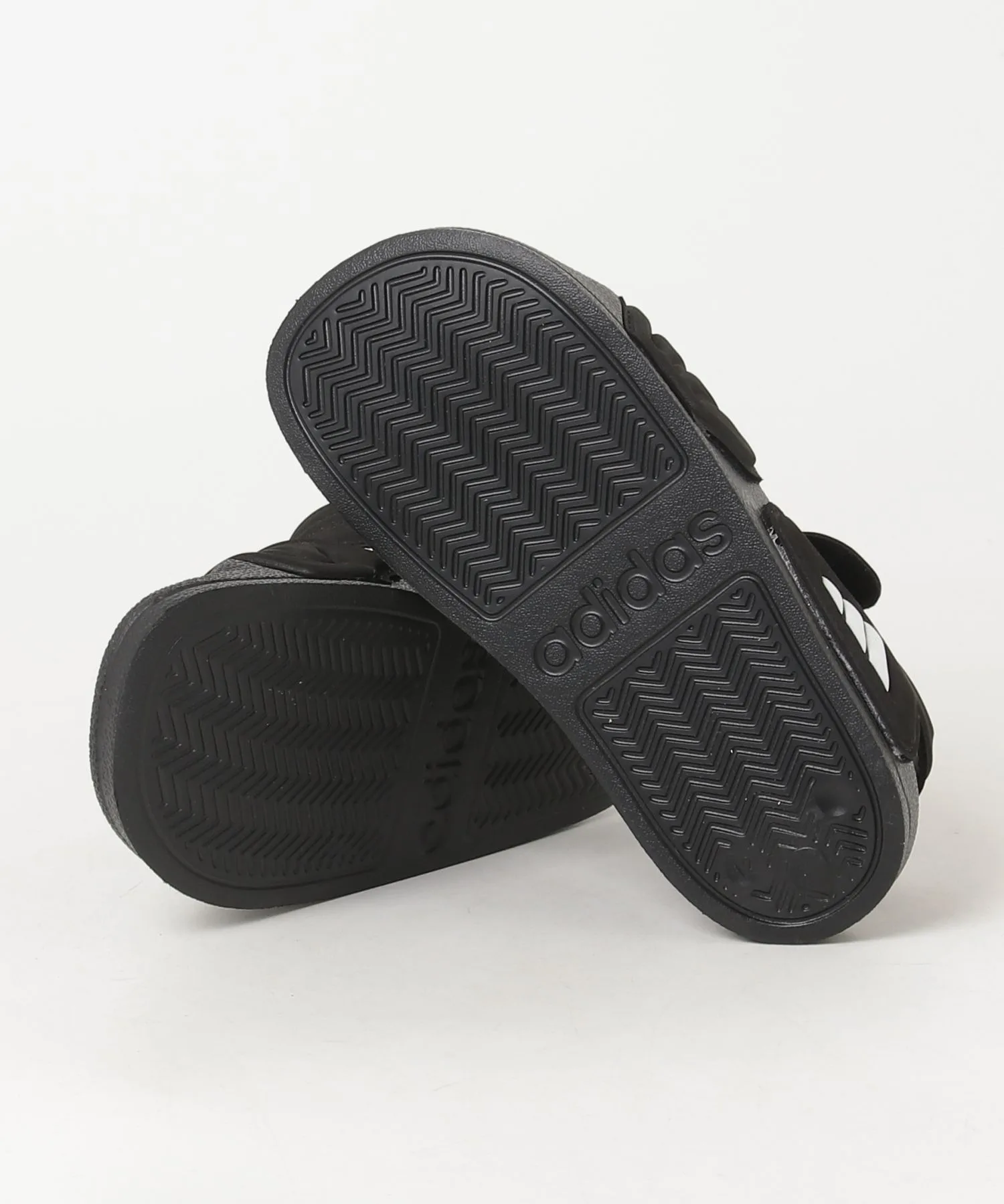Детские сандалии с быстросохнущими ремнями Adilette 3 adidas чёрные — фото 3