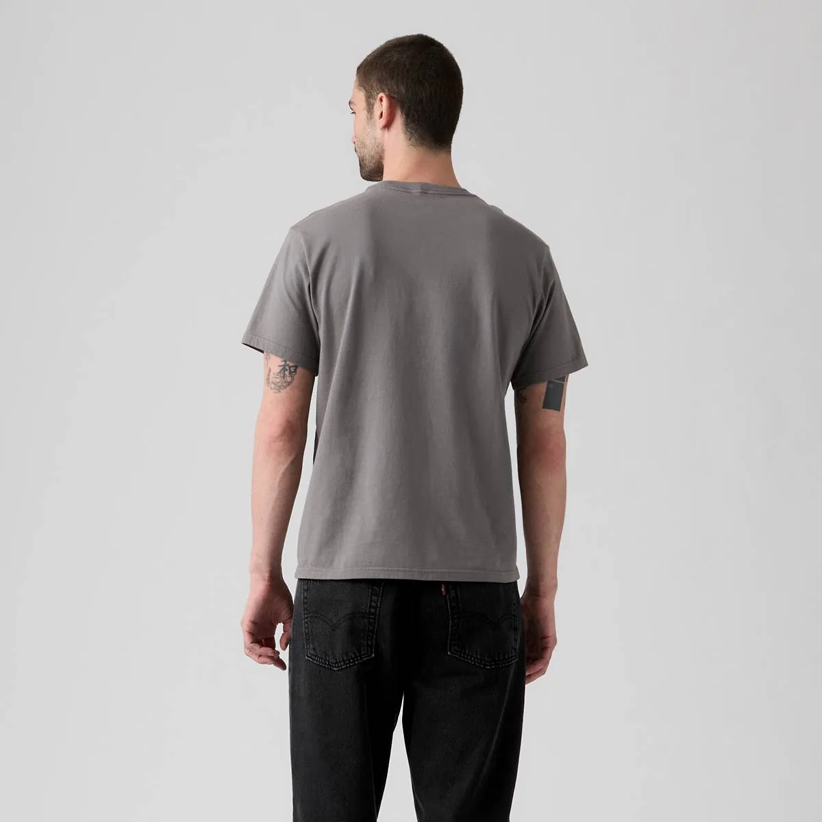 Свободная футболка с графическим принтом Levi's, Two Horse Pull Smoked Pearl - Black — фото 4