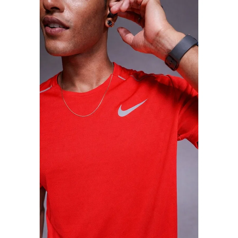 Футболка спортивная с коротким рукавом и принтом Nike Dri Fit Miler Red Ss Top, Красный — фото 3