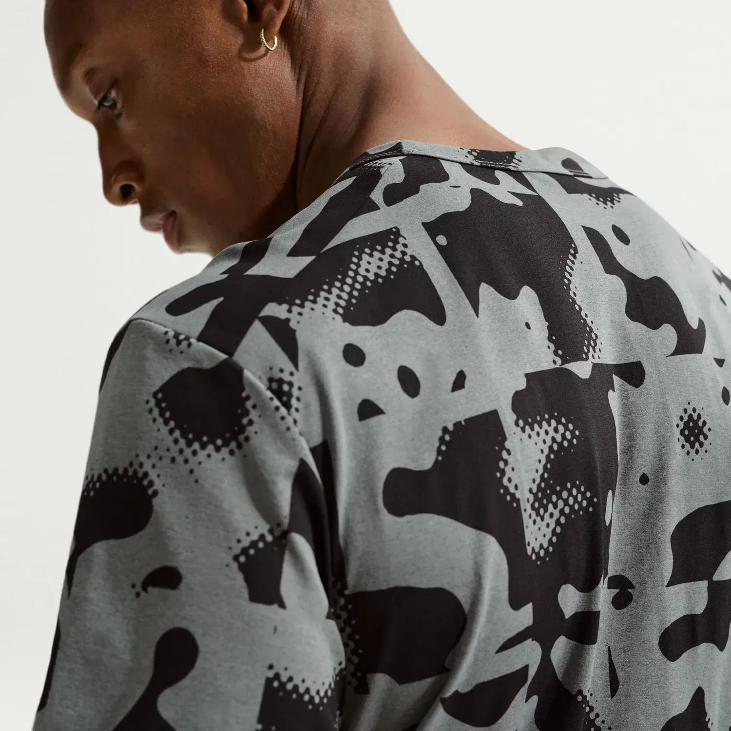 Мужская футболка с принтом Nike Dri-FIT HYVERSE AOP Nike, Gris — фото 4