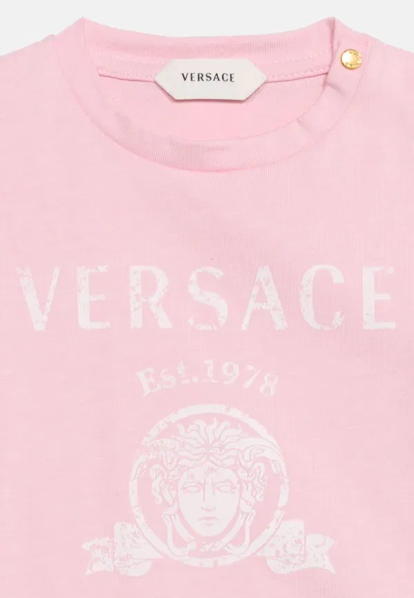 Футболка унисекс с принтом в университетском стиле Versace, белый/розовый — фото 3