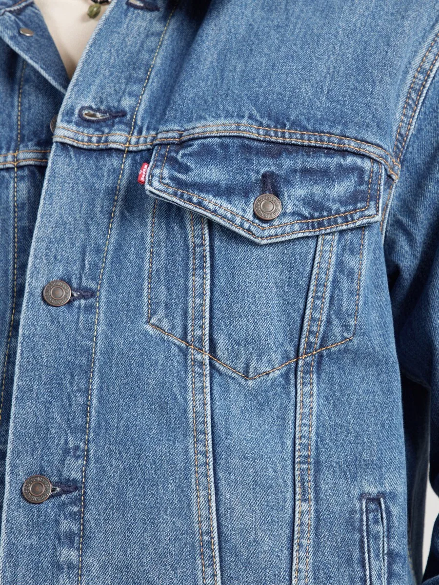 Куртка LEVI'S для межсезонья «Свободная куртка дальнобойщика» из синего денима — фото 3