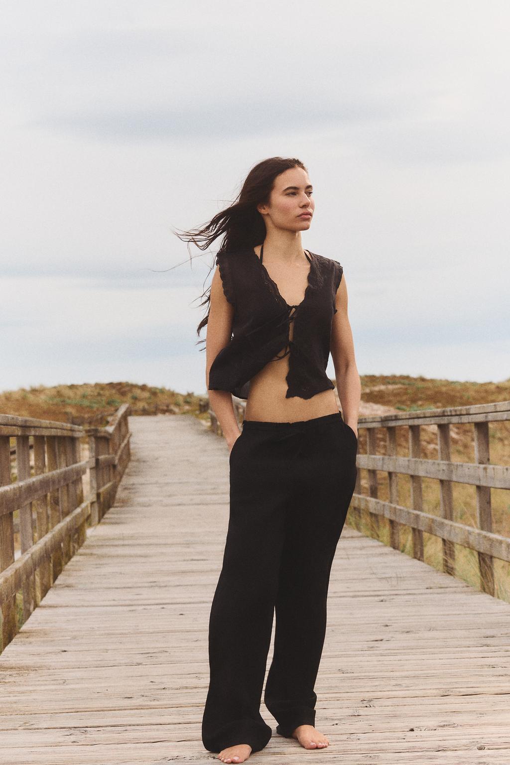 

Текстурированные брюки ZARA, черный