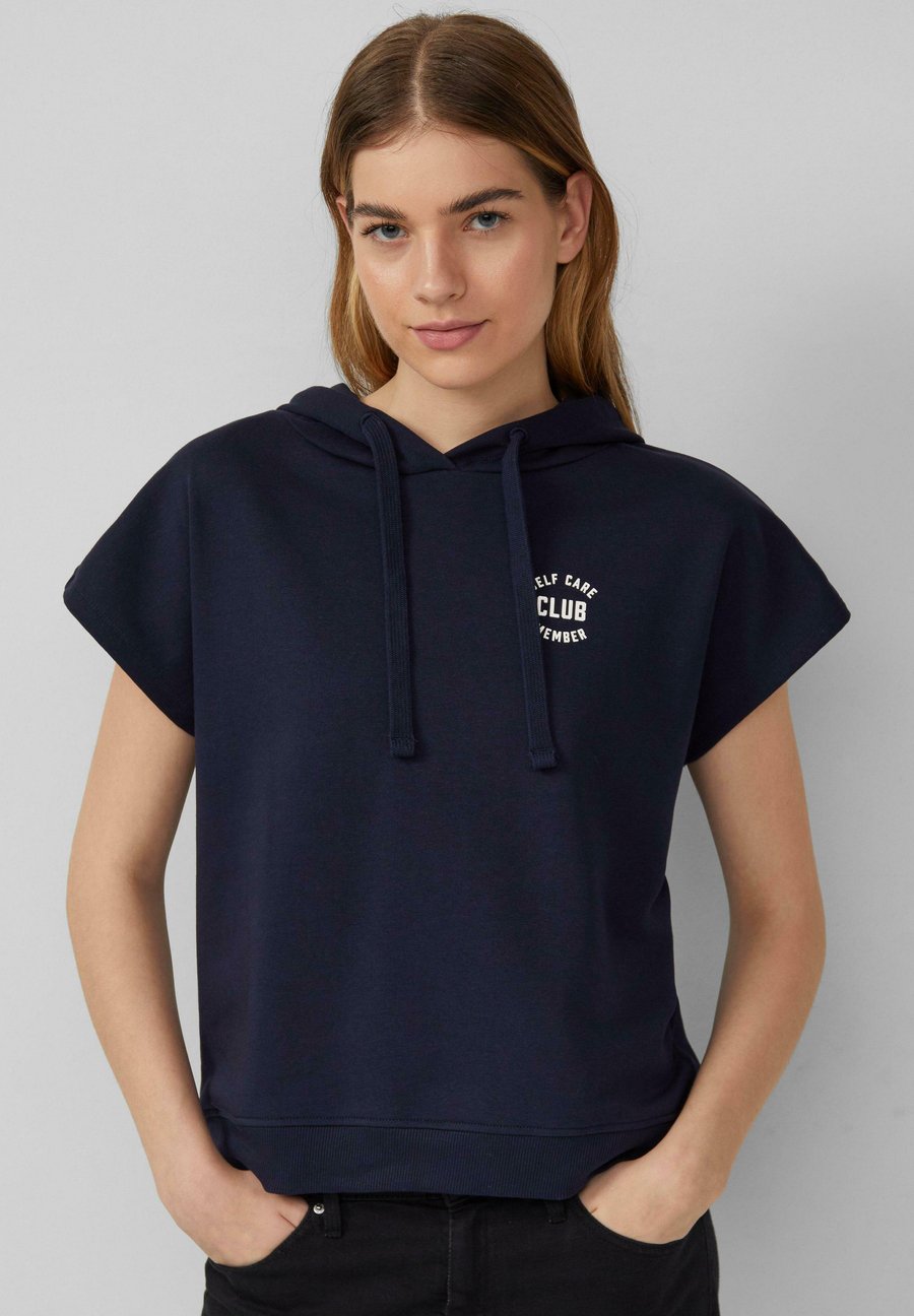

Футболка s.Oliver MIT FRONT UND KAPUZE, Navy/Dark Blue, Синий, Футболка s.Oliver MIT FRONT UND KAPUZE, Navy/Dark Blue