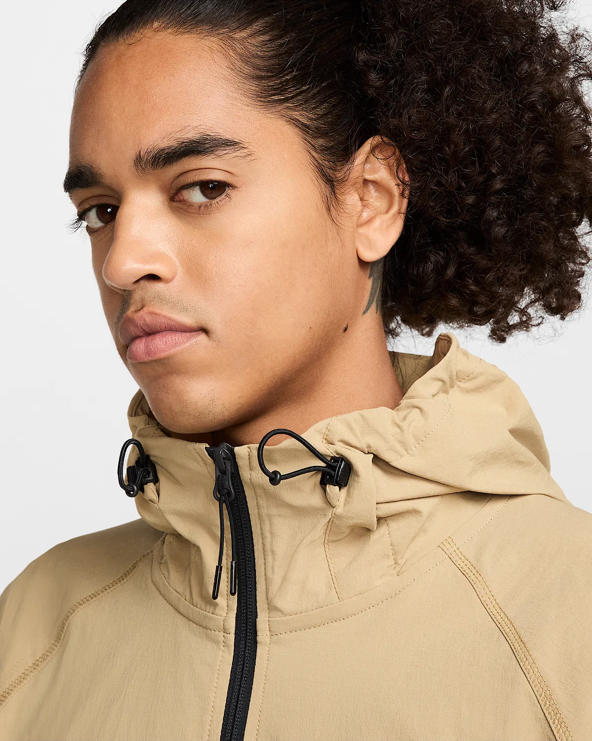 Мужская куртка Nike Tech Woven, Parachute Beige/Parachute Beige/Black — фото 3