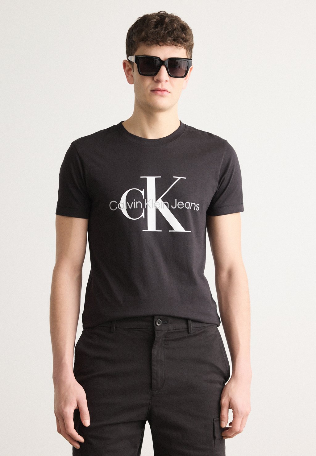 

Футболка с принтом GLOSSY MONOLOGO TEE Calvin Klein Jeans, черный