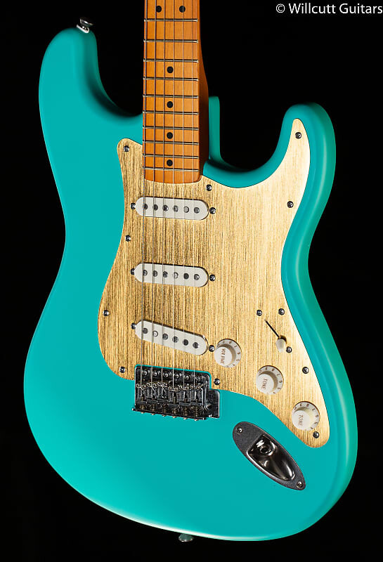 

Squier 40th Anniversary Stratocaster Vintage Edition Кленовый гриф Satin Sea Foam Green (435) Squier 40th Anniversary Stratocaster Edition Maple Fingerboard (435)