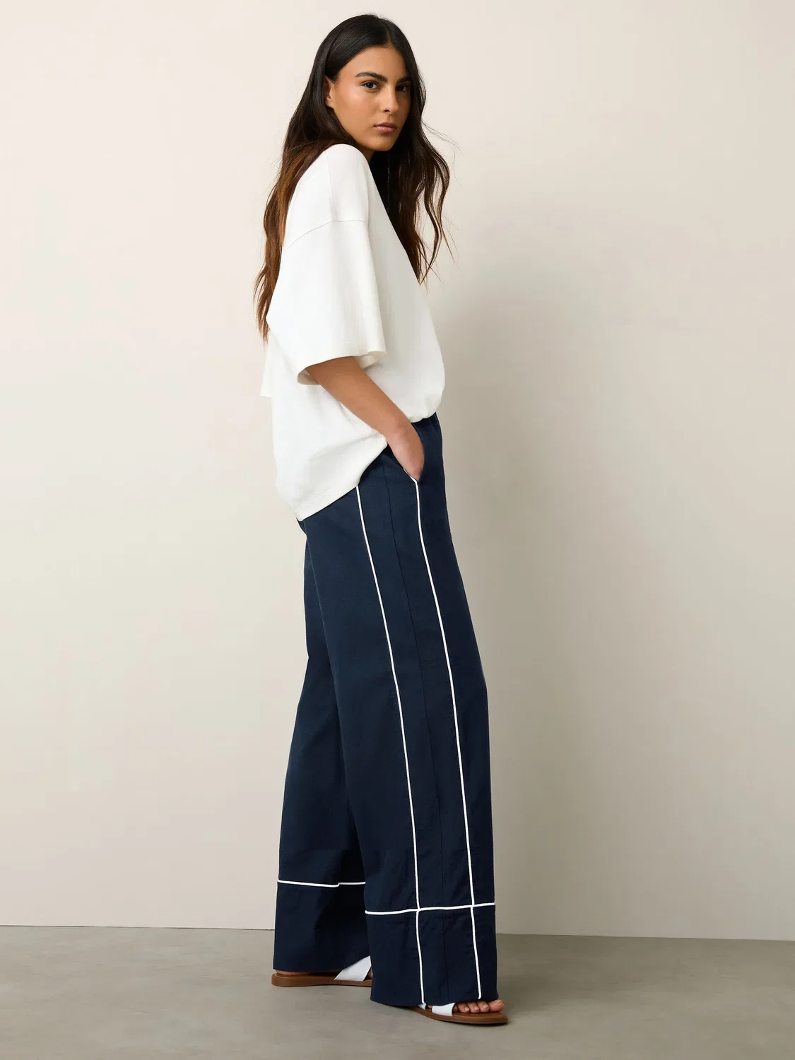 Брюки широкие с отделкой, модель Linen Rich Wide Leg Trousers With Piping Next, темно-синий