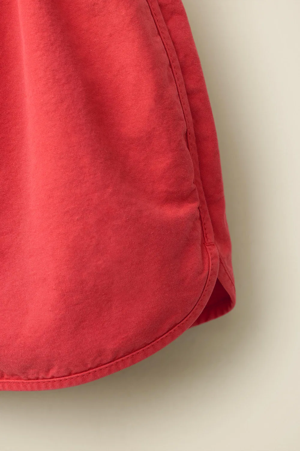 Однотонные шорты-бермуды, созданные в сотрудничестве Caramel London и Zara, Red — фото 4