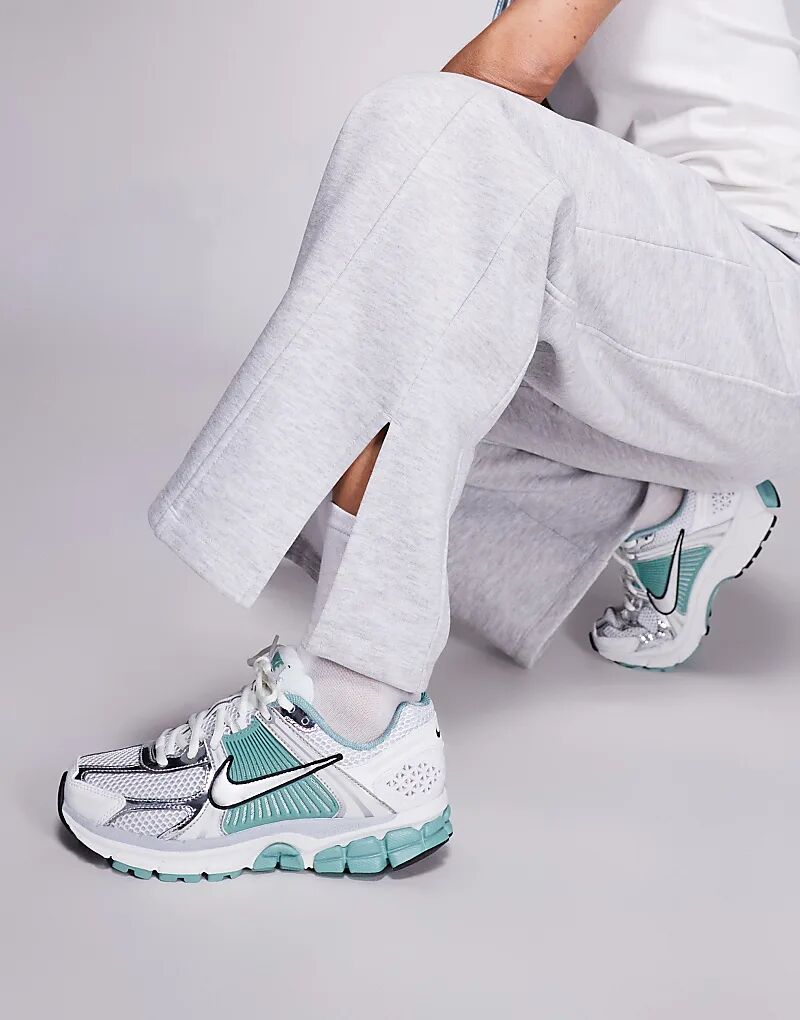 Кроссовки унисекс Nike Zoom Vomero 5 серебристого и светло-зеленого цветов — фото 4