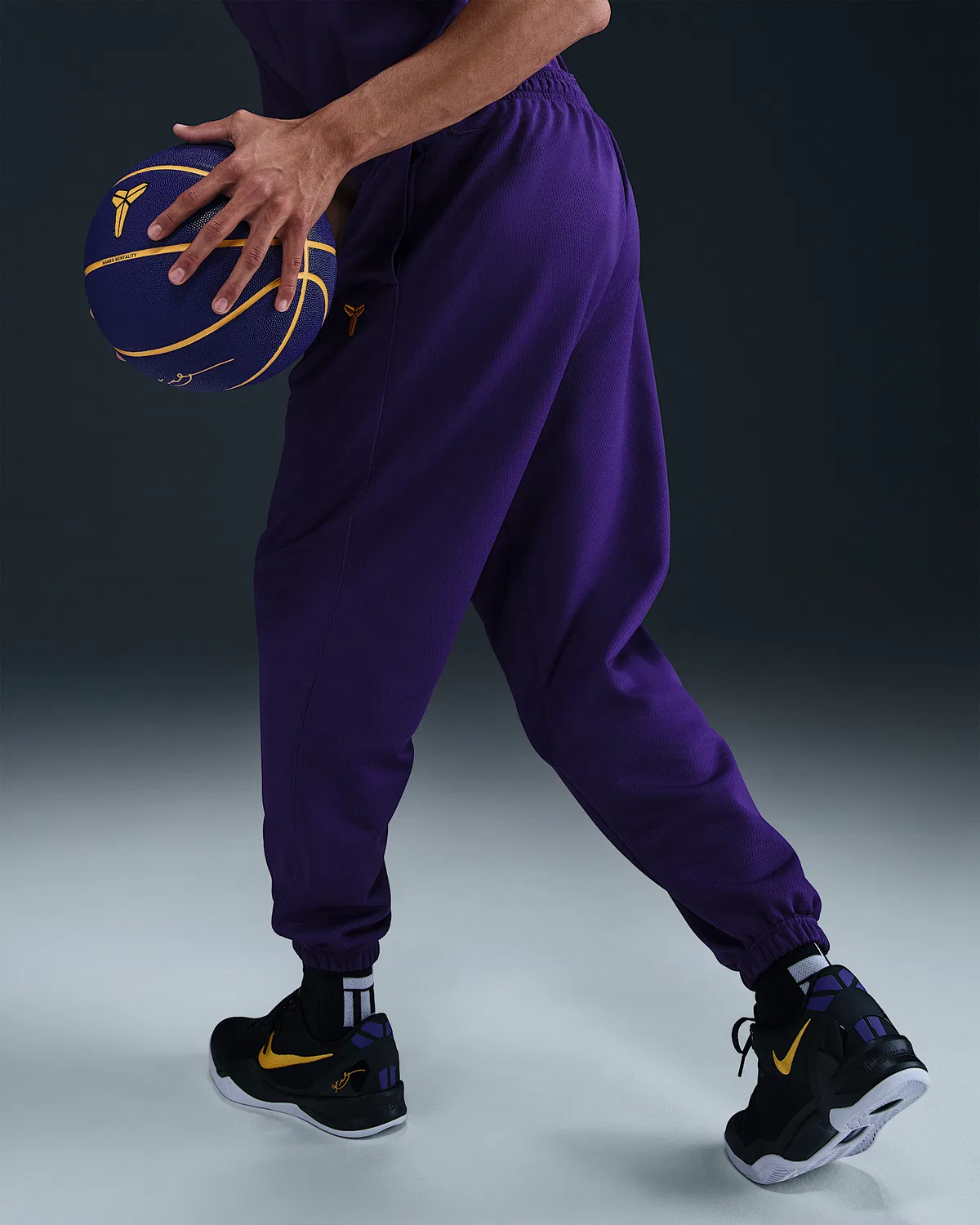 Термоштаны для баскетбола Therma-FIT Kobe, Court Purple/University Gold/University Gold — фото 3