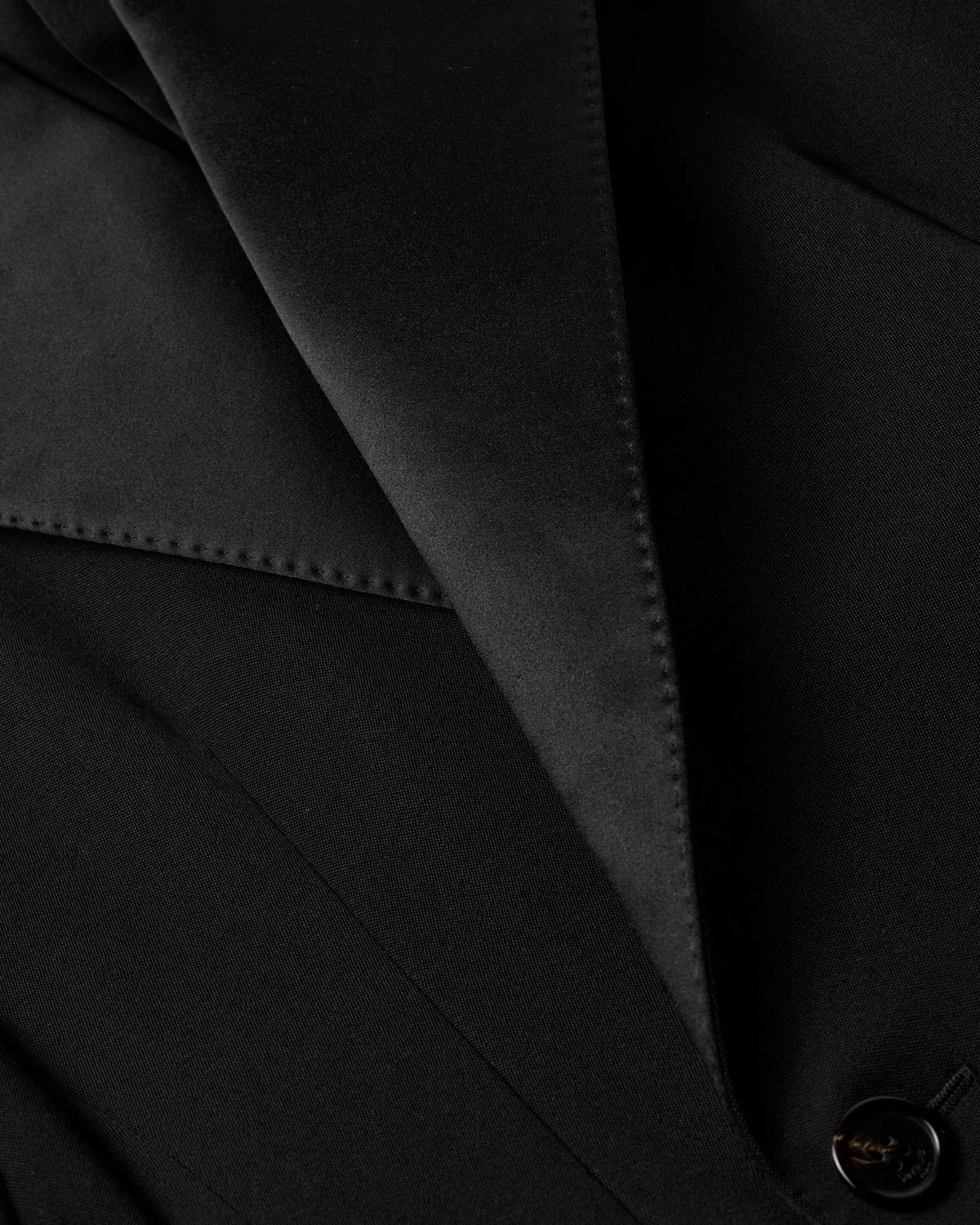 Смокинг двубортный с острыми лацканами Saint Laurent, черный — фото 2