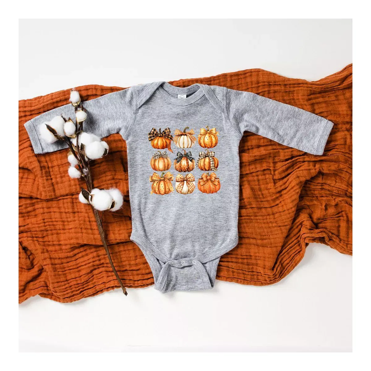 Детское боди с длинным рукавом Coquette Fall Pumpkin Chart The Juniper Shop, Heather Grey — фото 2