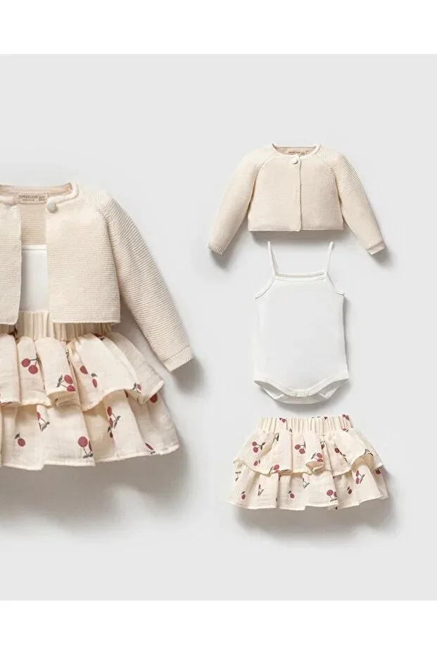 Детский комплект для девочек с цветочным принтом Cherry on top bolero and muslin ruffle skirt 3-piece baby girl set Mert Baby, Nude Color — фото 4