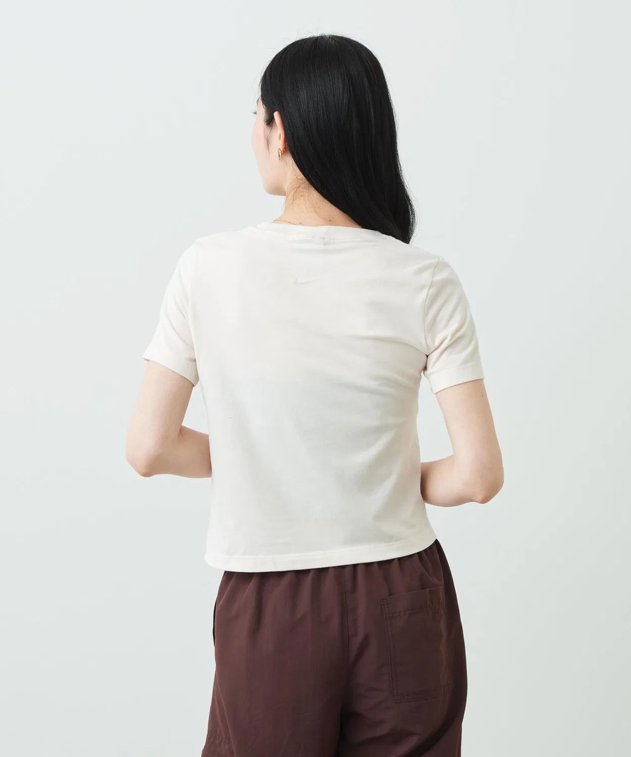 Женская футболка с принтом Nike Sportswear Slim Short-Sleeve Burnout Logo Top, Chalk — фото 3
