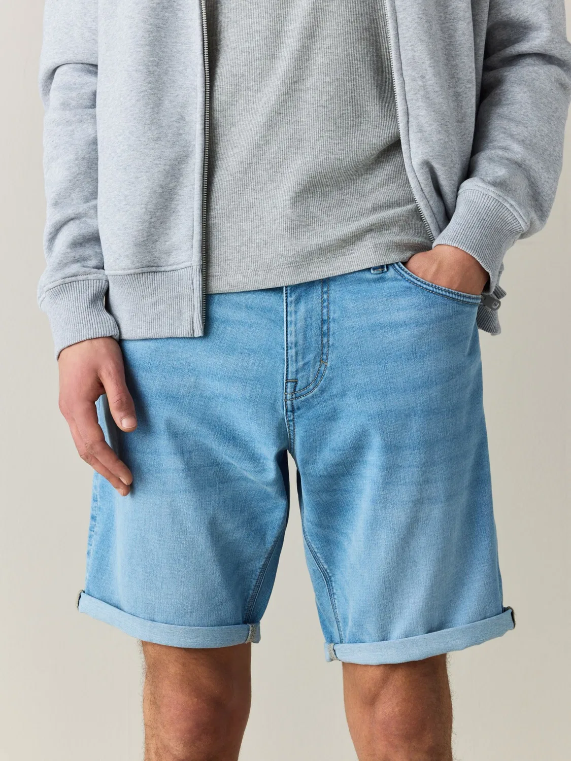 Джинсы Next Regular Jeans Motion Flex светло-голубого цвета — фото 4