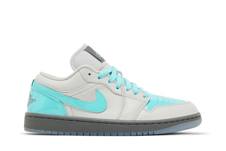 

Кроссовки Air Jordan Wmns Air Jordan 1 Low SE Polaroid, бирюзовый