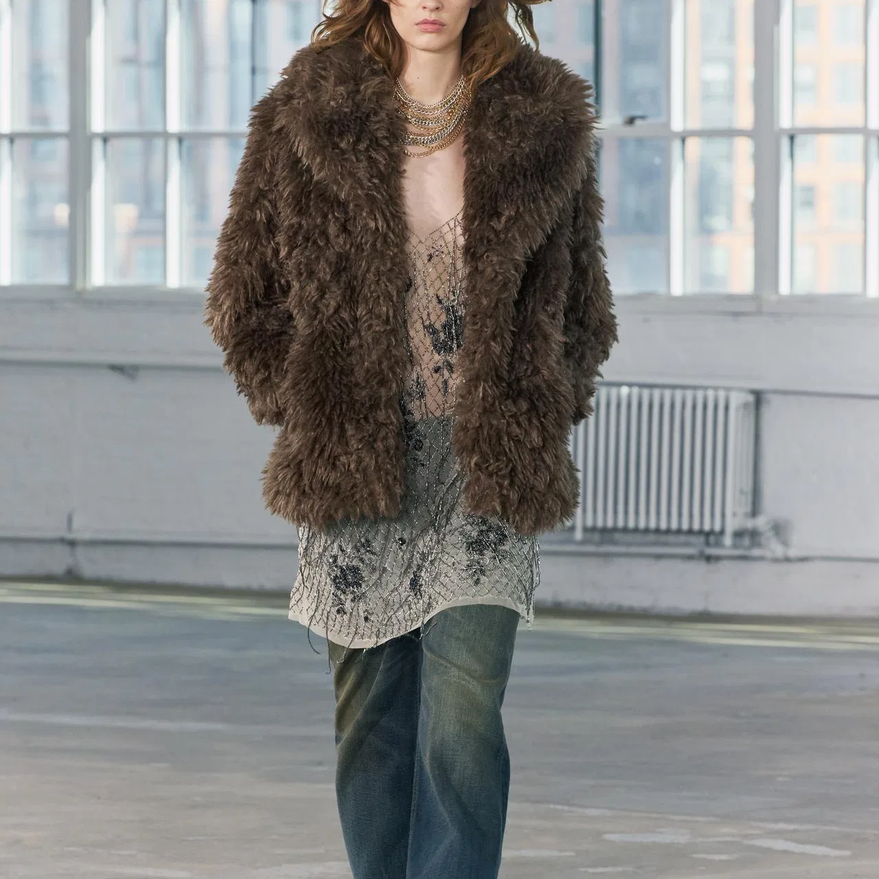 Женское пальто с эффектом бархата Chocolate ZARA, коричневый — фото 4