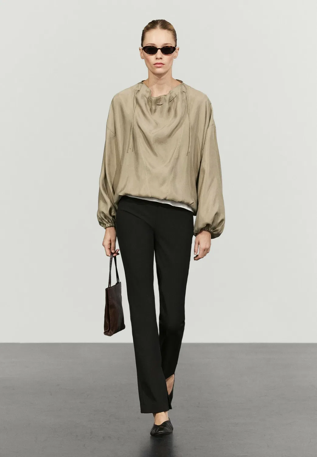 Струящаяся блузка с завязками на воротнике - блузка Massimo Dutti, Sand — фото 2