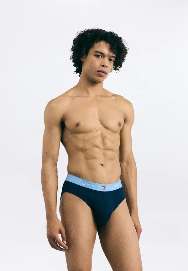 Комплект из 3 трусов Body-hugging Original brief 3 pack Tommy Hilfiger black, черный — фото 4