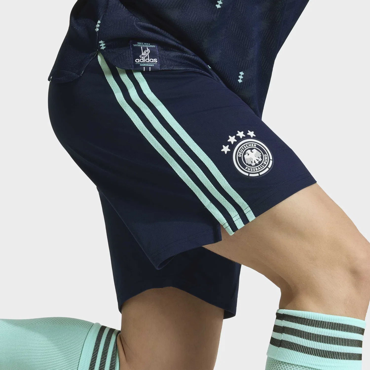 Спортивные шорты Adidas Performance Regular Workout Pants Germany 26 Away в темно-синем и бирюзовом цветах — фото 3