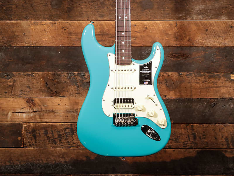 

Fender American Pro II Stratocaster HSS в цвете Miami Blue American Pro II HSS Stratocaster