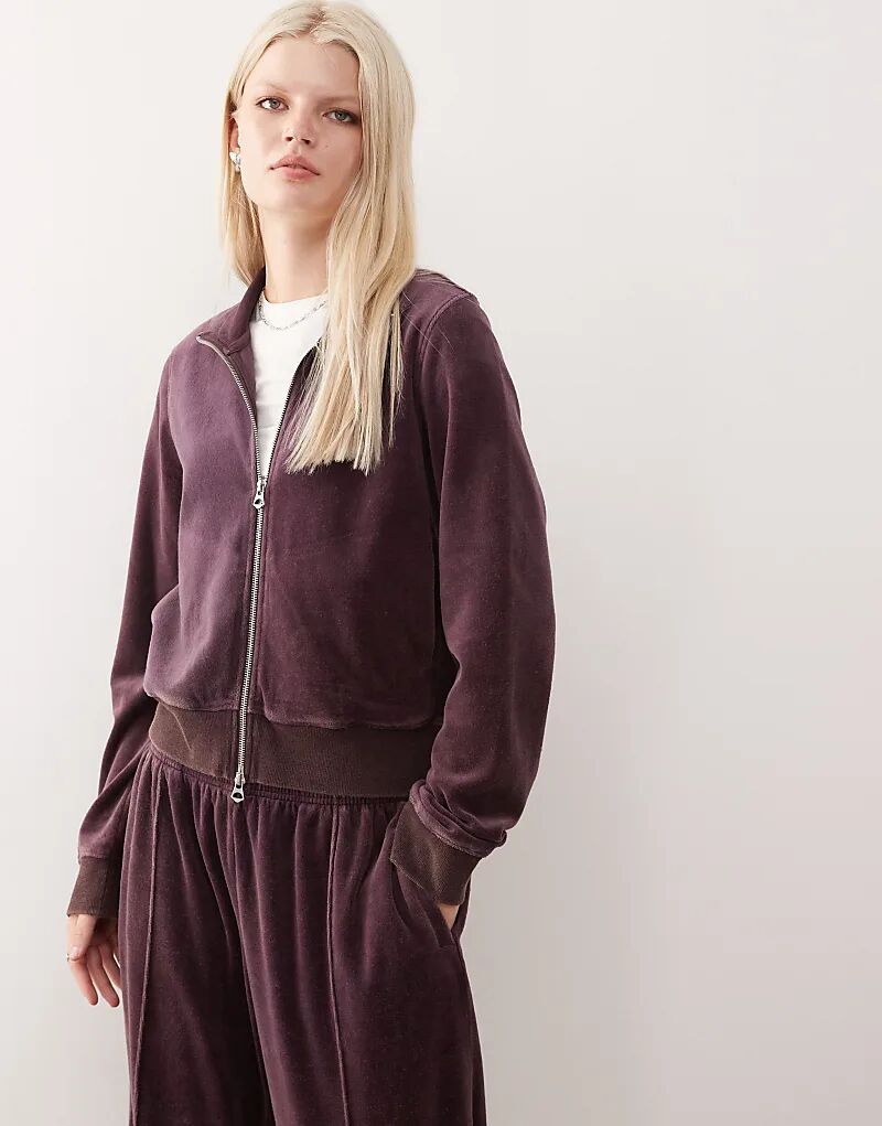 

Бархатная куртка на молнии от Weekday, темно-сливового цвета