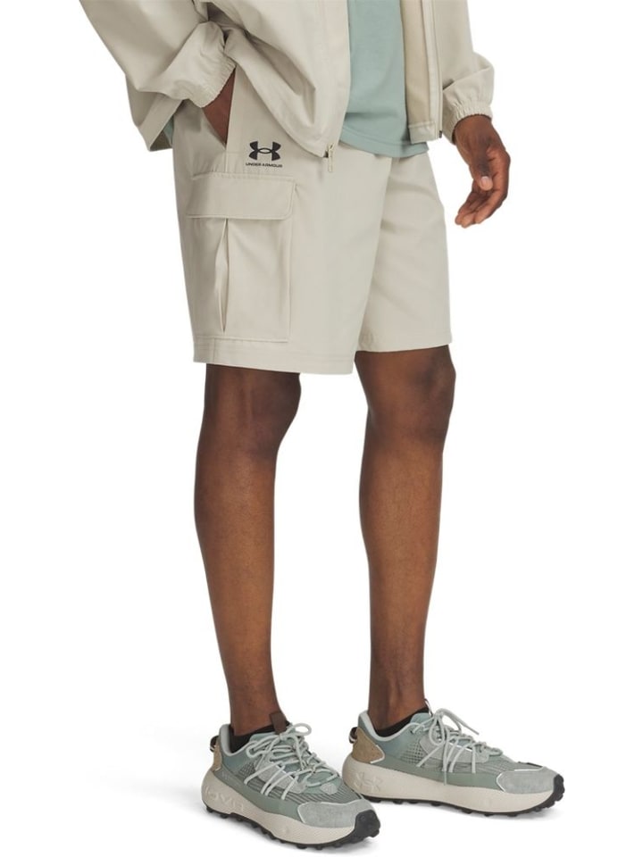 

Спортивные шорты Vibe Woven Cargo Shorts коричневого цвета Under Armour