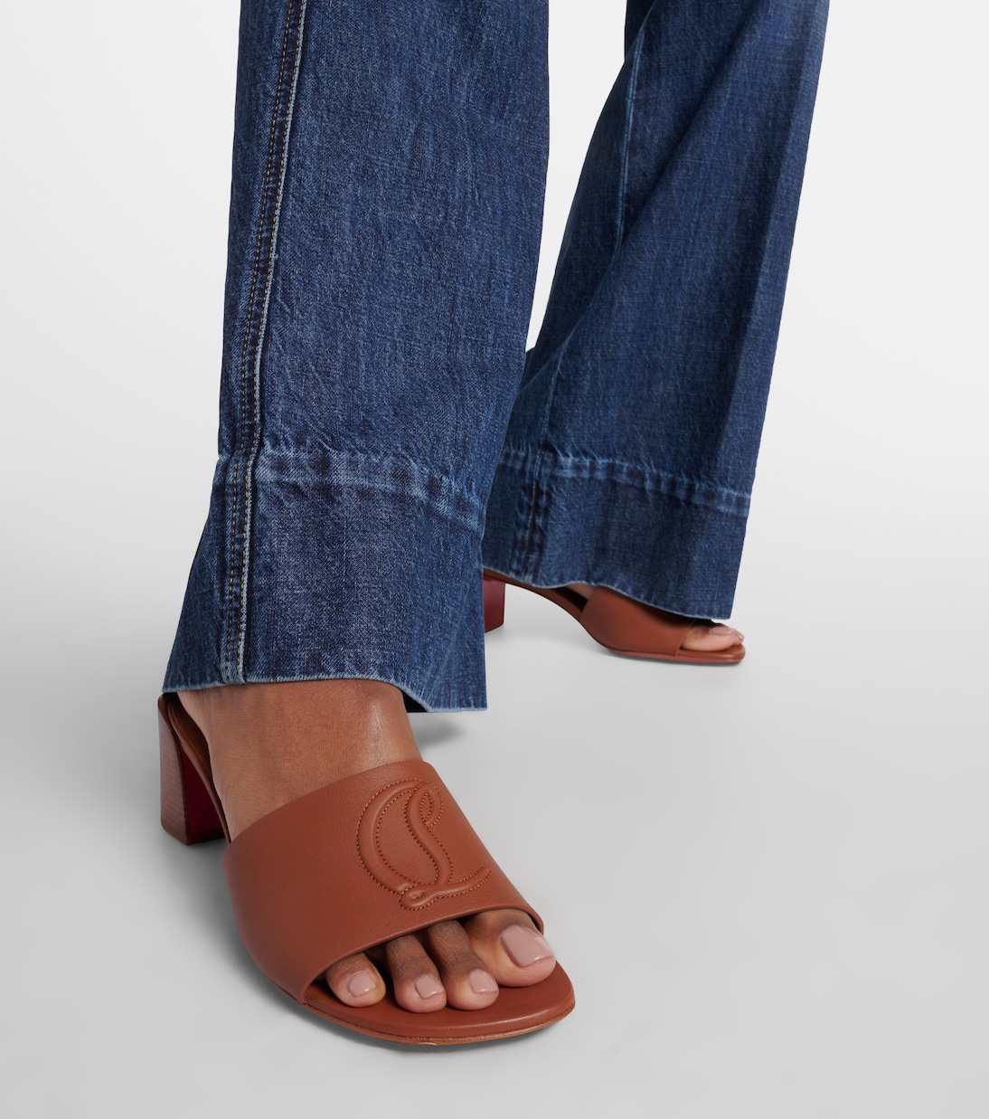 Мюли из тисненой кожи So CL 55 Christian Louboutin, Cuoio/Lin Cuoio — фото 4