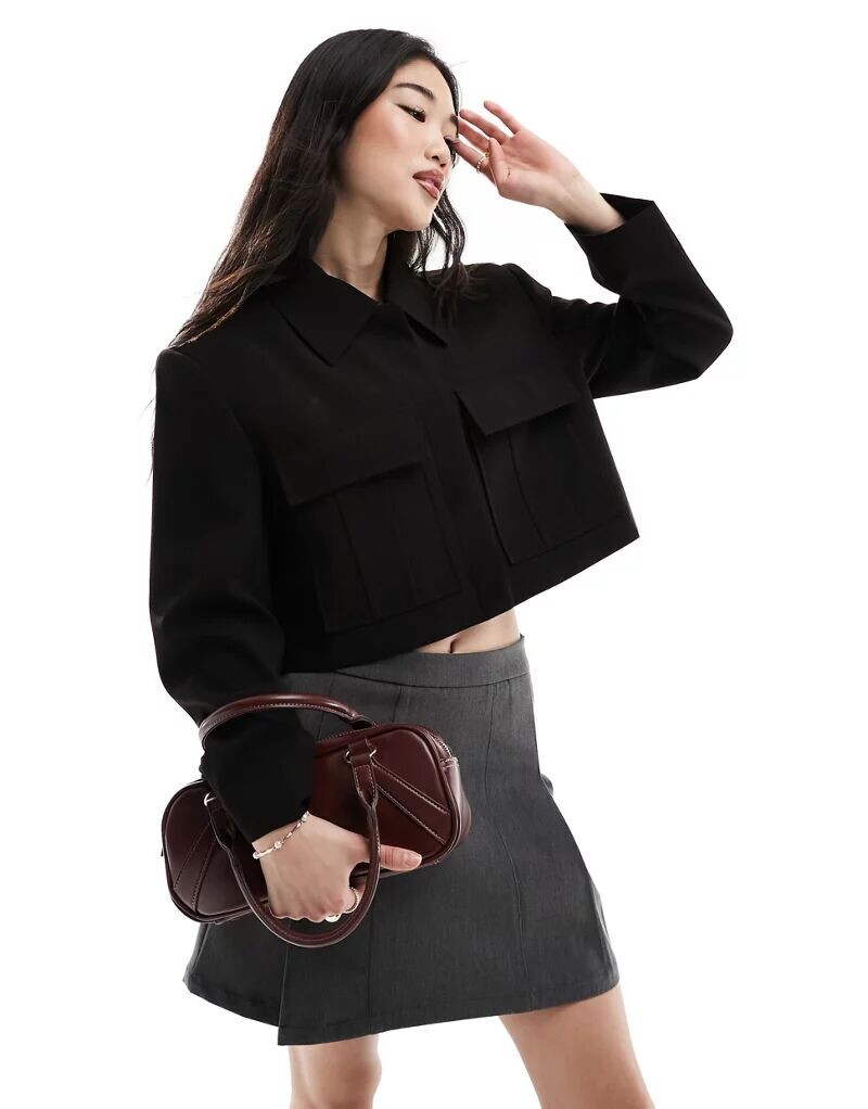 

Stradivarius – высококачественная практичная куртка черного цвета