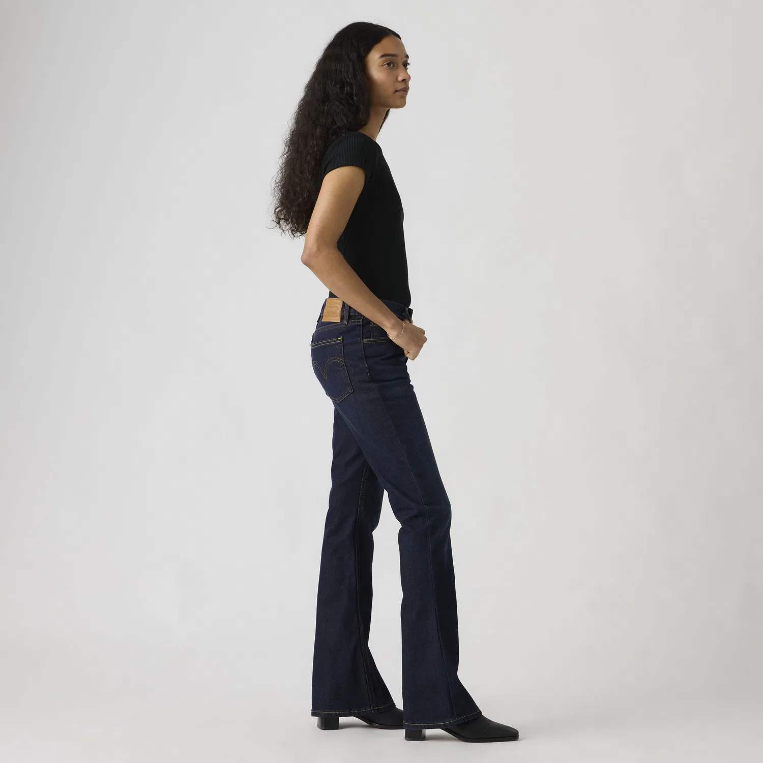 Женские джинсы-клеш с заниженной талией Levi's, Dark Wash — фото 4
