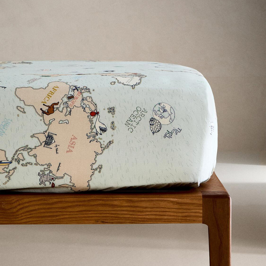 

Детская натяжная простыня Zara Home World Map, голубой