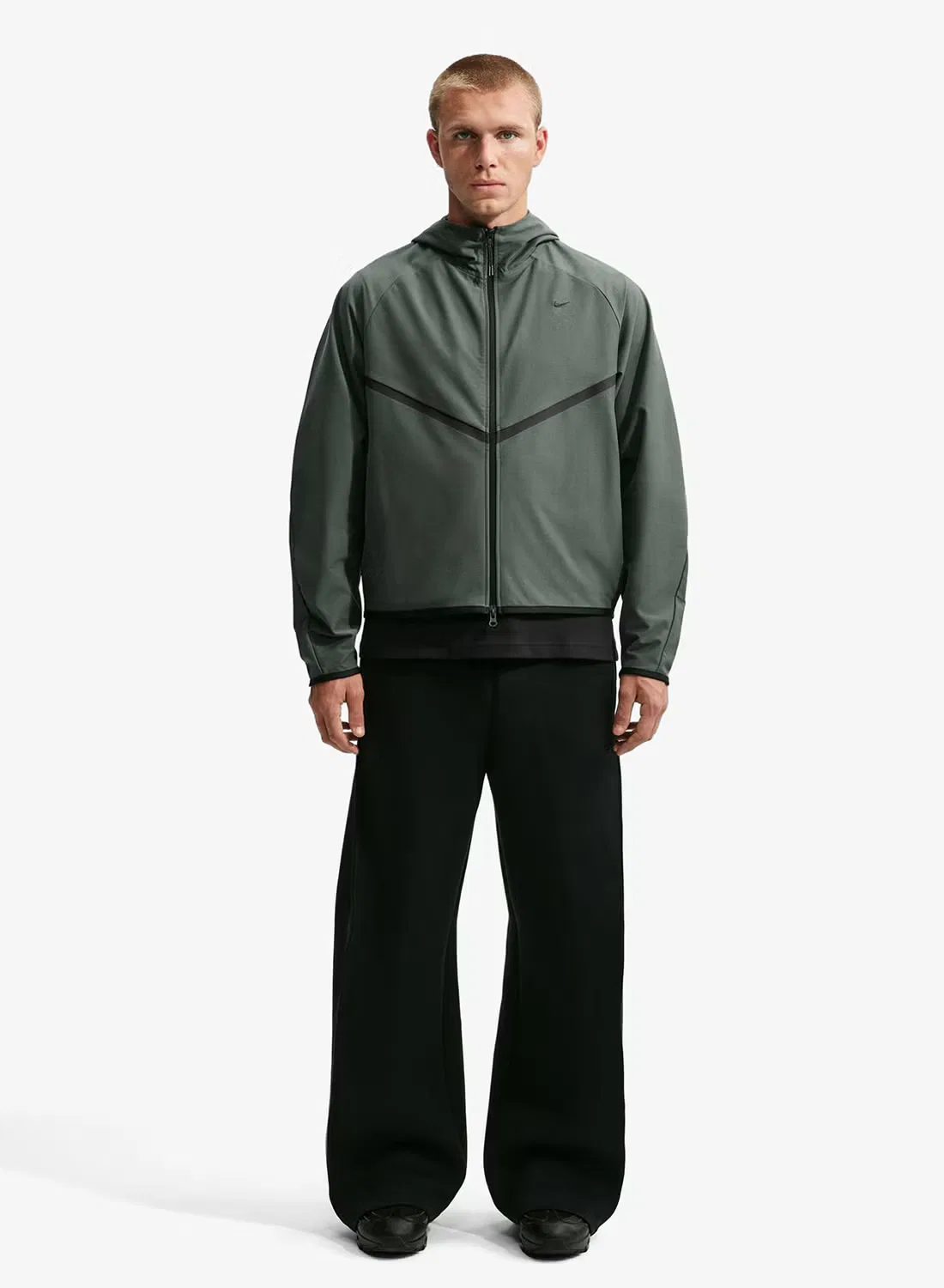 Куртка ветровка с принтом Tech Knit Windrunner Nike, зеленый