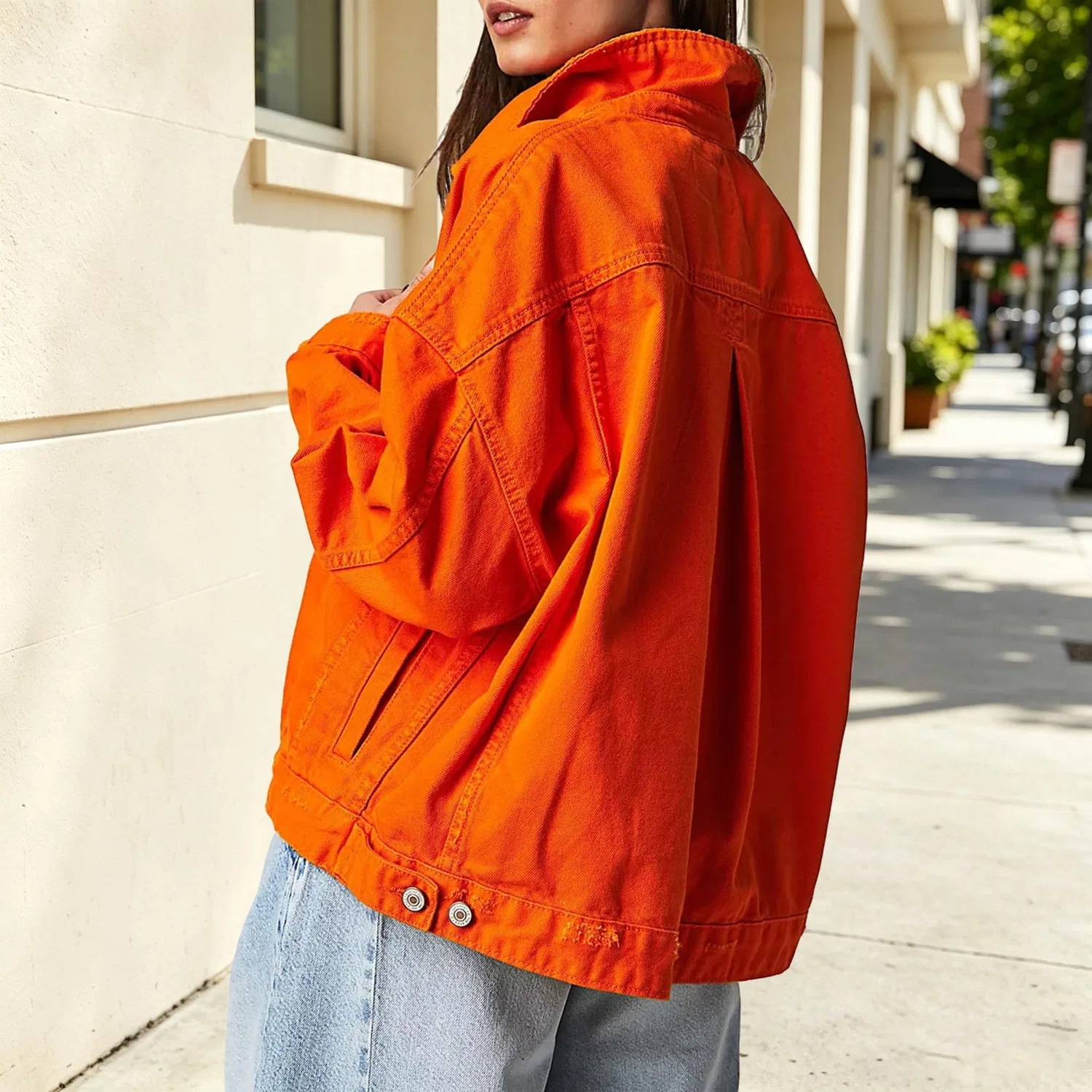 Женская джинсовая куртка oversize с рукавом летучая мышь, укороченная, модель trucker, Rosso arancio — фото 4