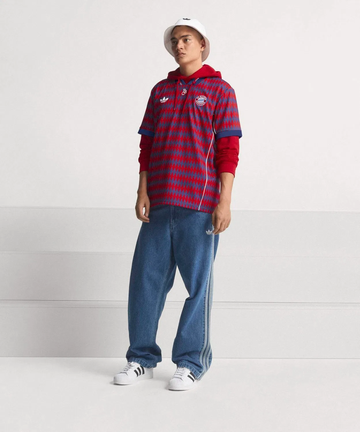 Мужская футболка с V-образным вырезом и вышивкой FC Bayern Munich LFSTLR Jersey Adidas, Red — фото 2