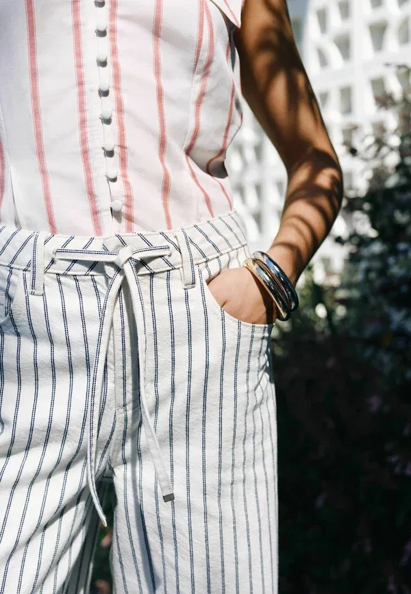 Брюки деним Regular fit - drawstring waist - wide leg Next, ecru striped, экрю — фото 4