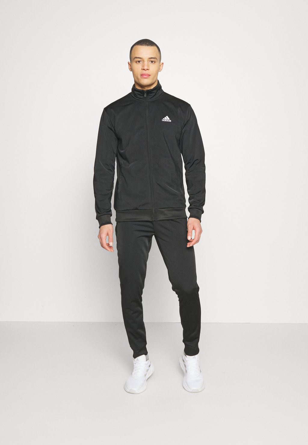 

Спортивный костюм Adidas, цвет Black/White