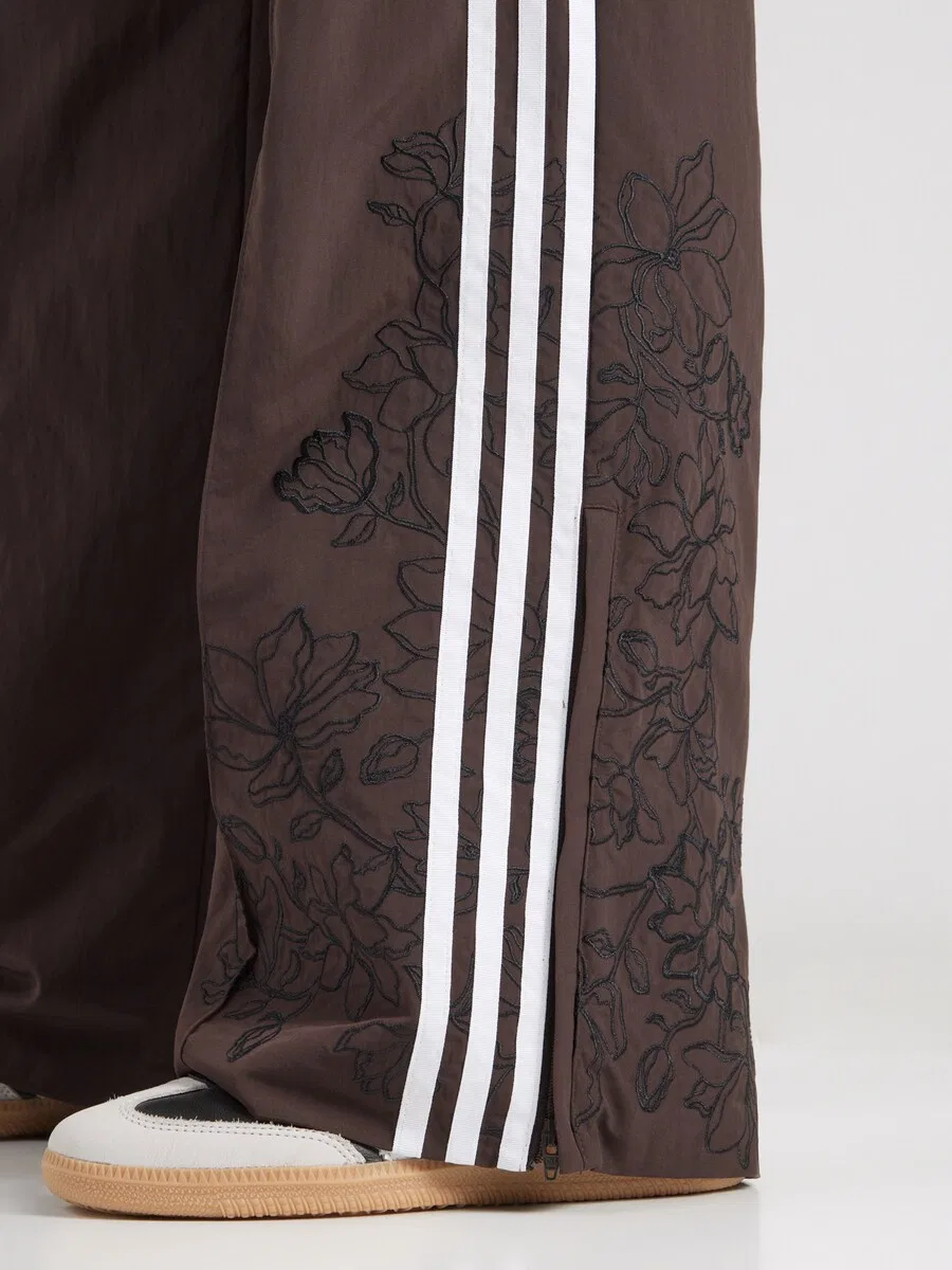 Брюки ADIDAS ORIGINALS с широкими штанинами 'FB' шоколадного цвета — фото 2