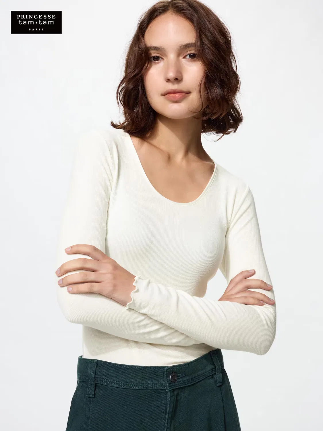 Футболка Uniqlo Heattech, кашемировая смесь, с U-образным вырезом в рубчик, кремовый