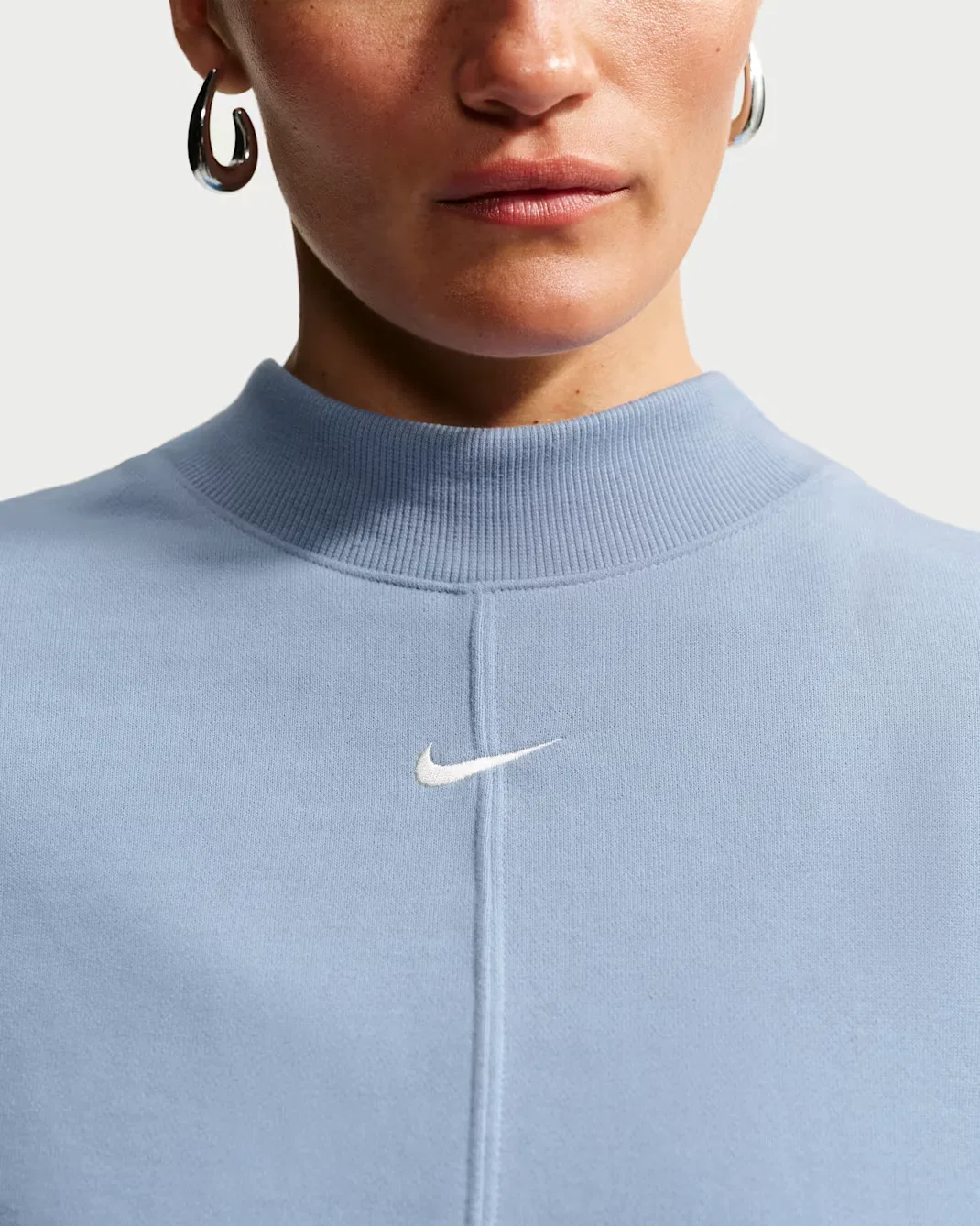 Женская укороченная плиссированная футболка оверсайз с круглым вырезом Nike Studio Fleece Lightweight "French Terry", Work Blue/Sail — фото 3