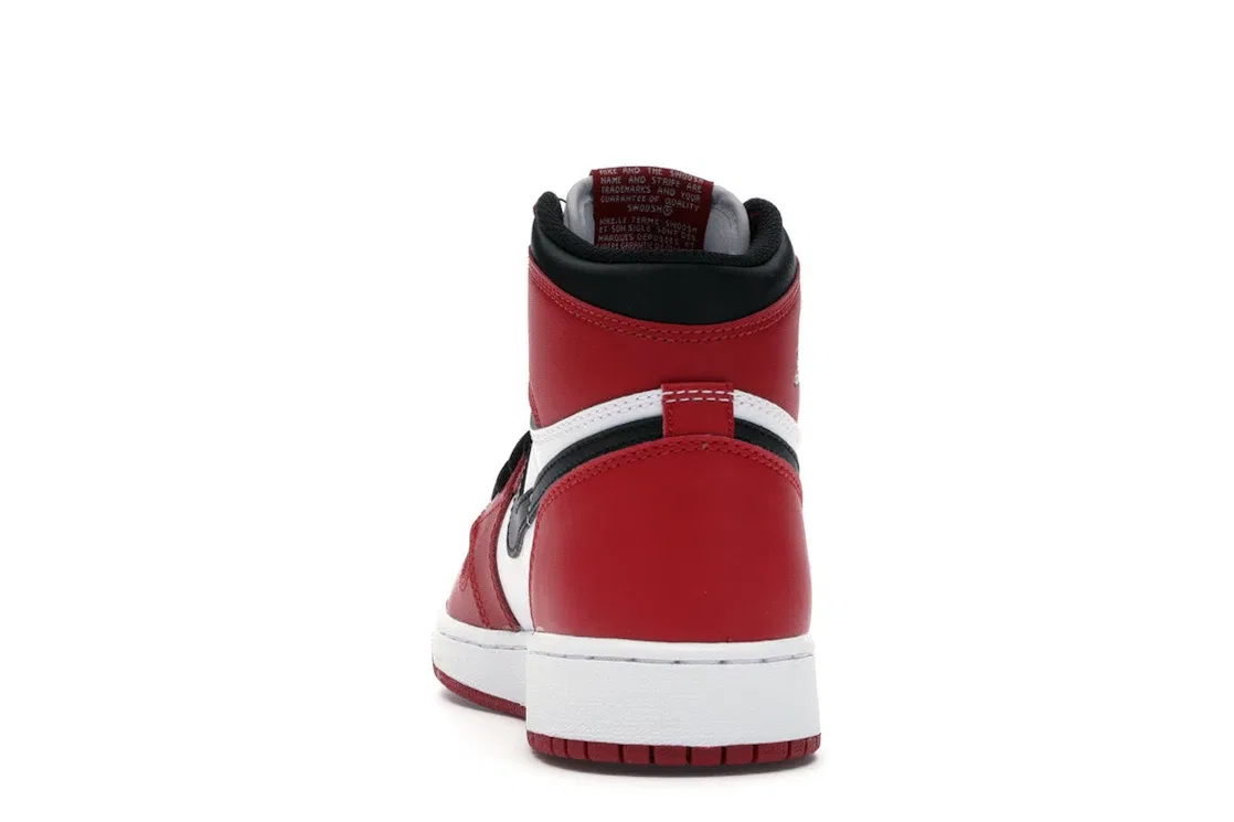 Детские кроссовки кожаные с принтом Jordan 1 Retro Chicago (2015) (GS) Jordan, White/Varsity Red-Black — фото 4
