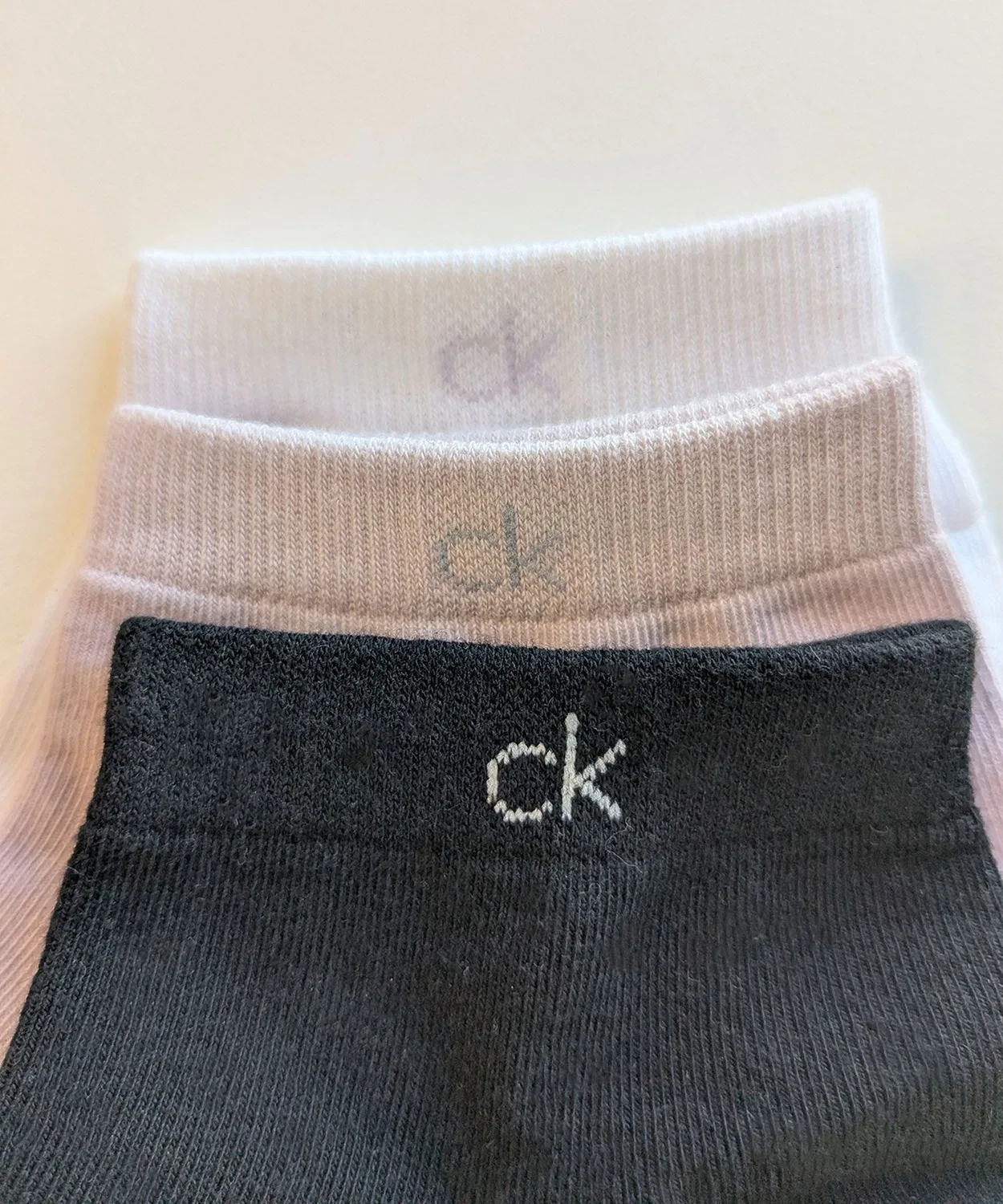 Женский комплект носков с логотипом Calvin Klein, 3 пары, White/Black/Pastel Pink — фото 3