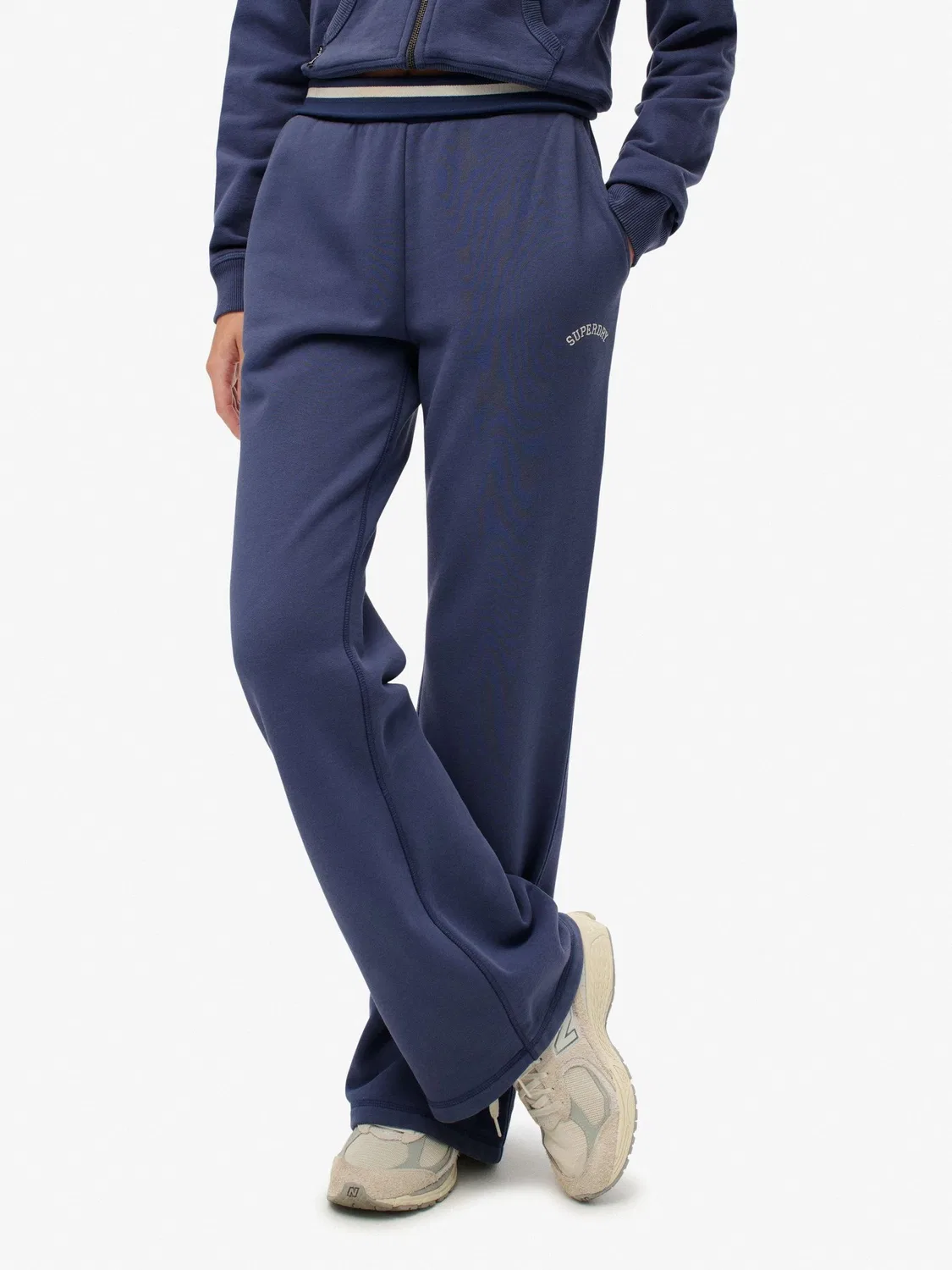 Джоггеры Athletic Essentials Logo Low Rise Flare Superdry, синие