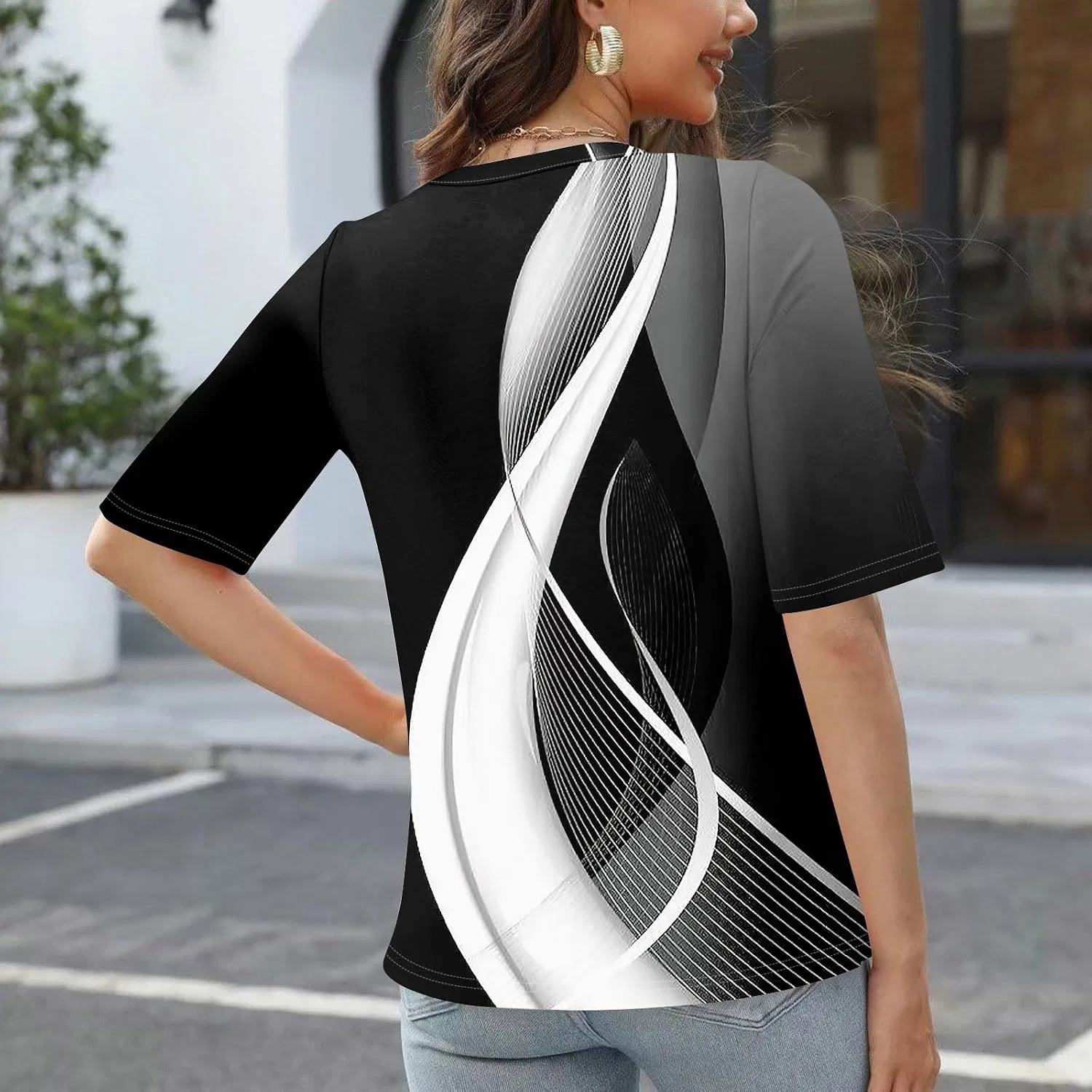 Женская футболка с V-вырезом свободного кроя Genericshirt45679, Black — фото 3