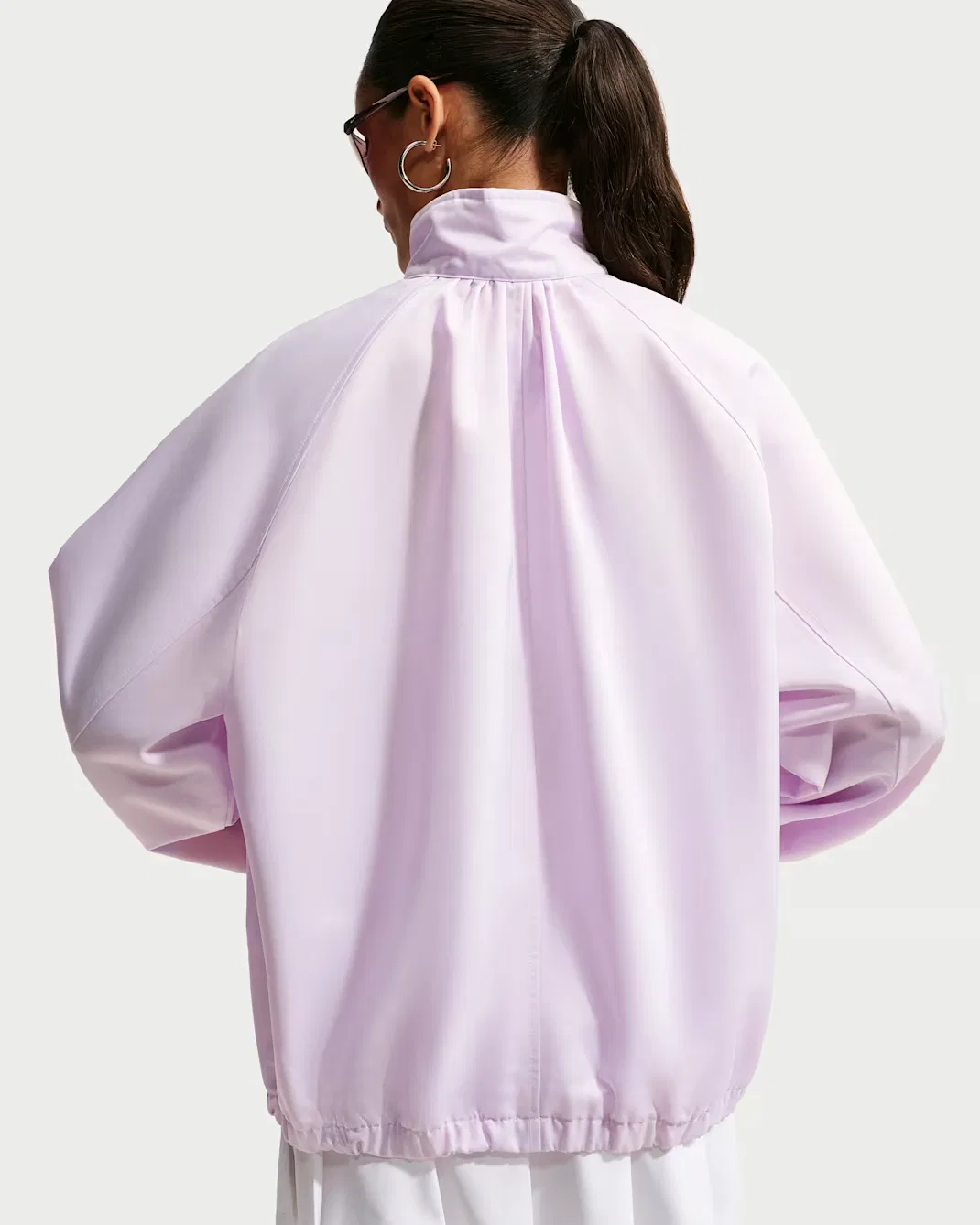 Женская атласная куртка-анорак с молнией на четверть длины Nike Sportswear, Bleached Lilac/Bleached Lilac — фото 2