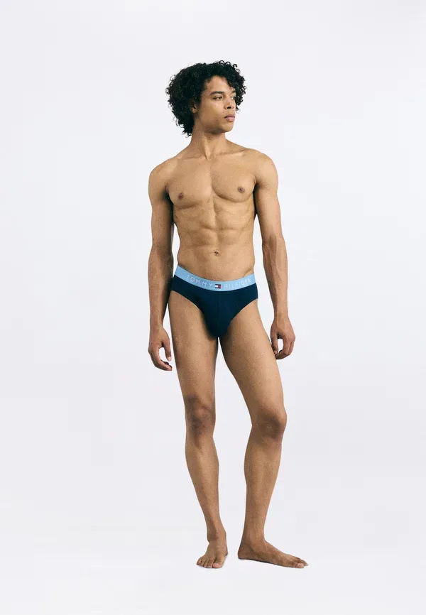 Комплект из 3 трусов Body-hugging Original brief 3 pack Tommy Hilfiger black, черный — фото 2