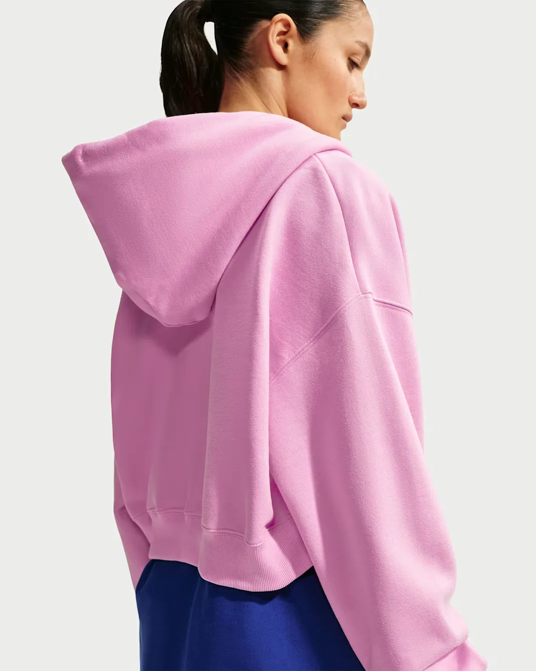 Женская укороченная толстовка оверсайз на молнии Nike Studio Fleece Medium Weight, Pink Rise/Sail — фото 2